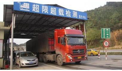 每月8次全省統(tǒng)一行動，重拳整治貨車超限超載，護(hù)航道路普通貨物運(yùn)輸安全